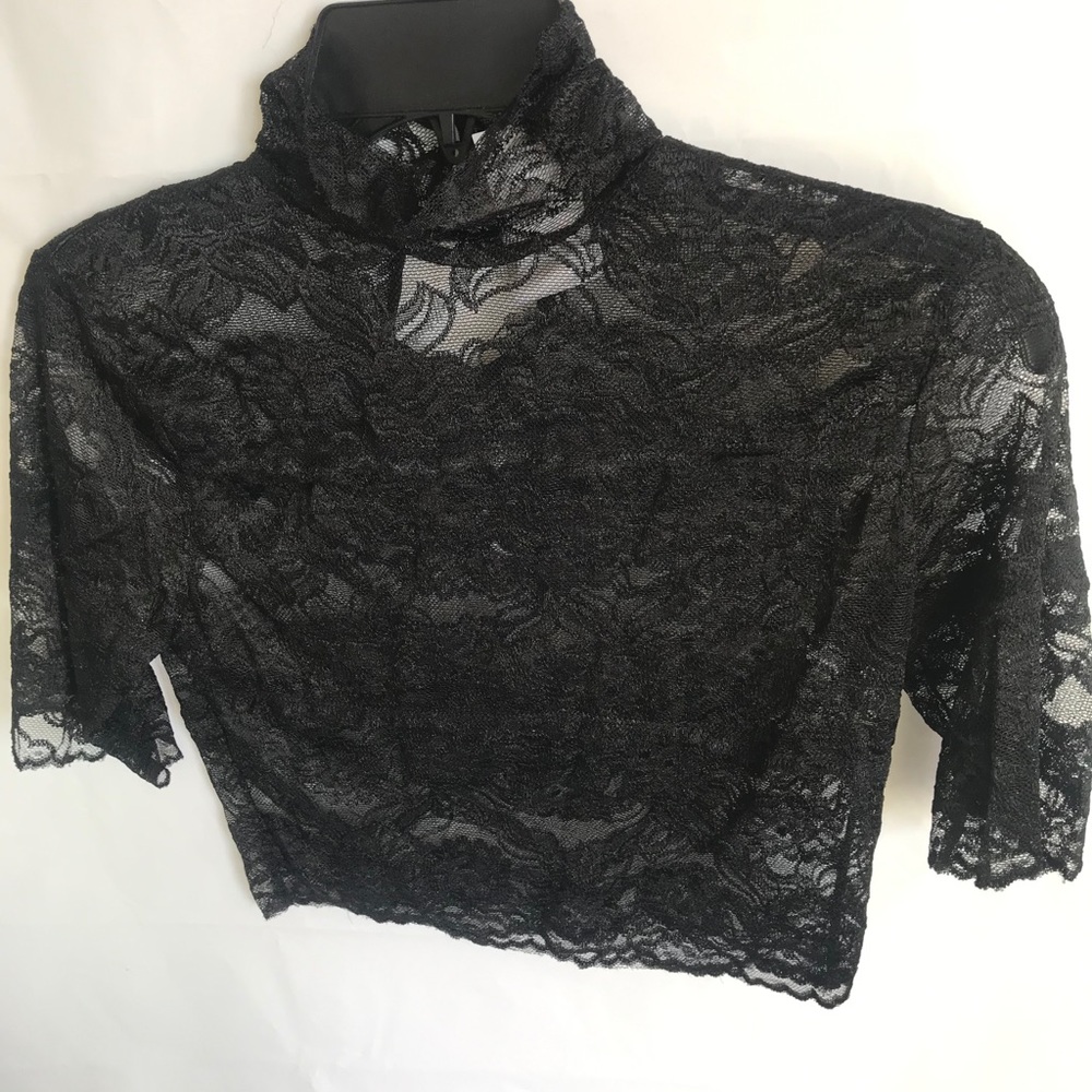 Kikiriki black lace crop top